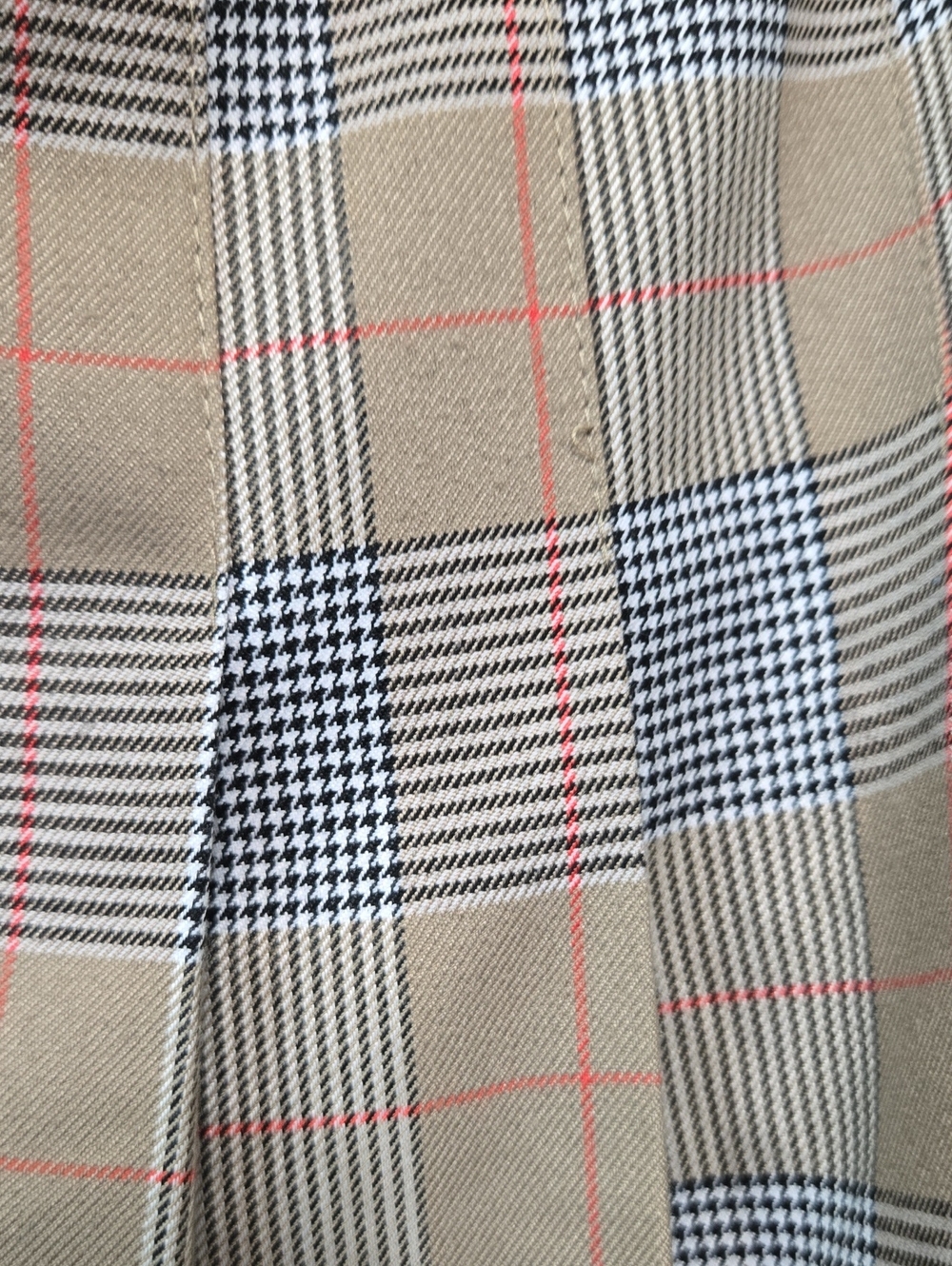 Bagatelle Beige Plaid Pleated Skirt with Subtle Red Accents Sz L - Picture 3 of 7